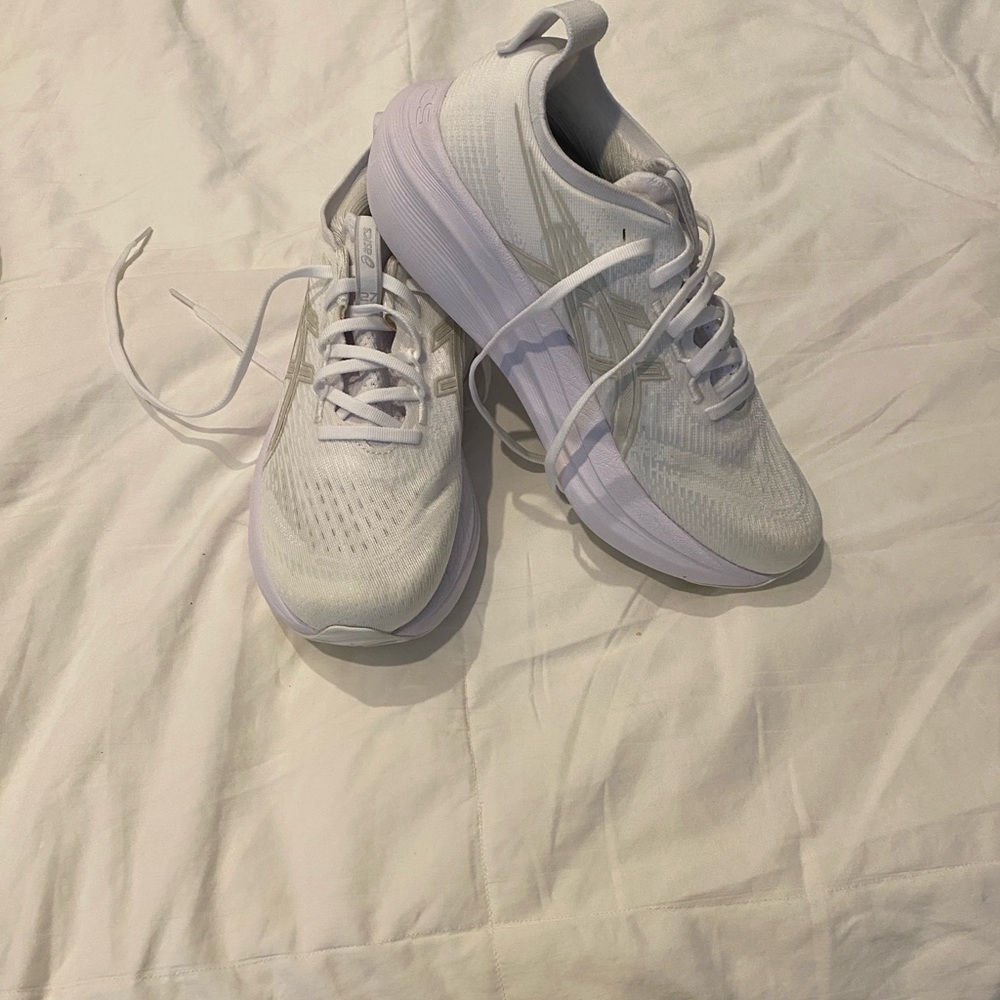 ASICS like new gel nimbus size 8